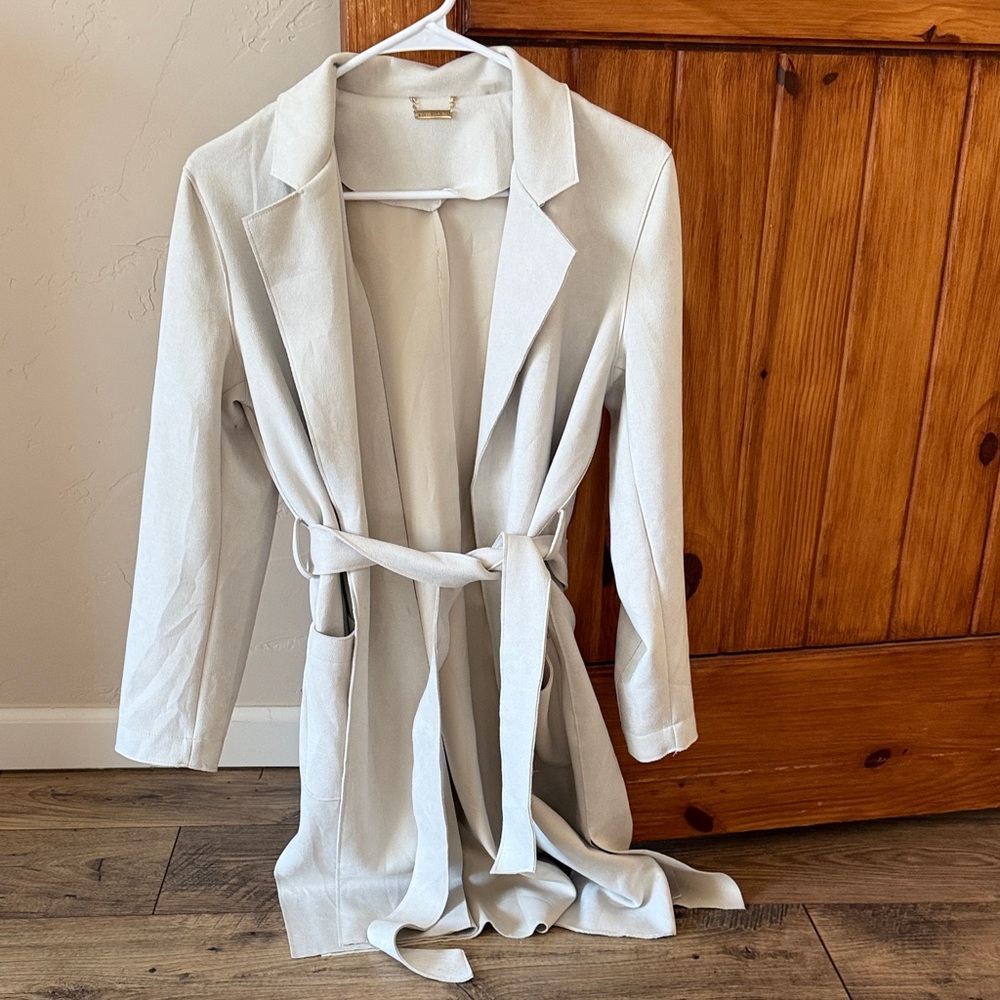 T Tahari Light Beige Trench Coat with Belt